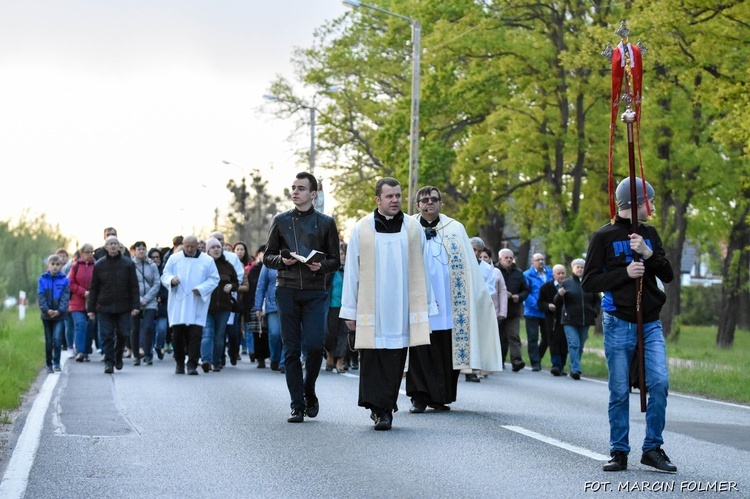 Procesja ku czci Matki Bożej Fatimskiej w Miliczu 