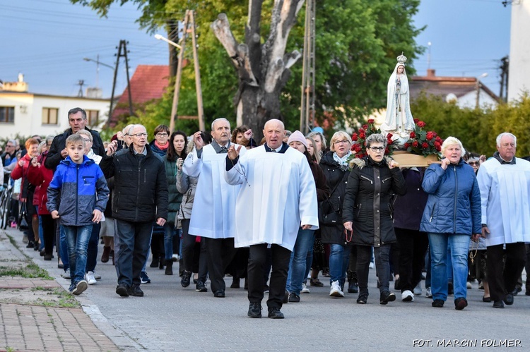 Procesja ku czci Matki Bożej Fatimskiej w Miliczu 