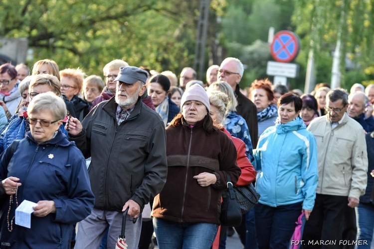 Procesja ku czci Matki Bożej Fatimskiej w Miliczu 