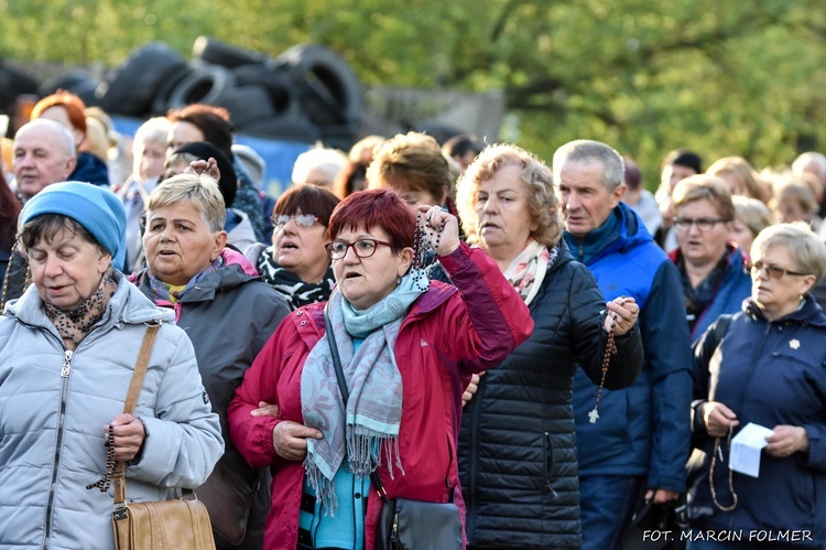 Procesja ku czci Matki Bożej Fatimskiej w Miliczu 