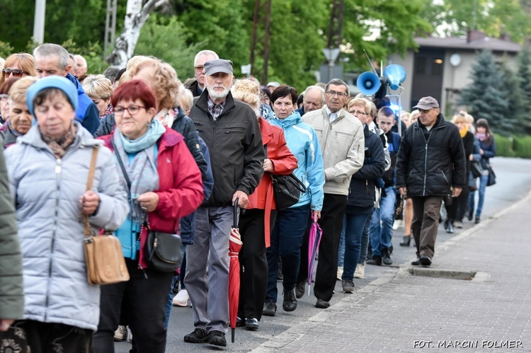 Procesja ku czci Matki Bożej Fatimskiej w Miliczu 