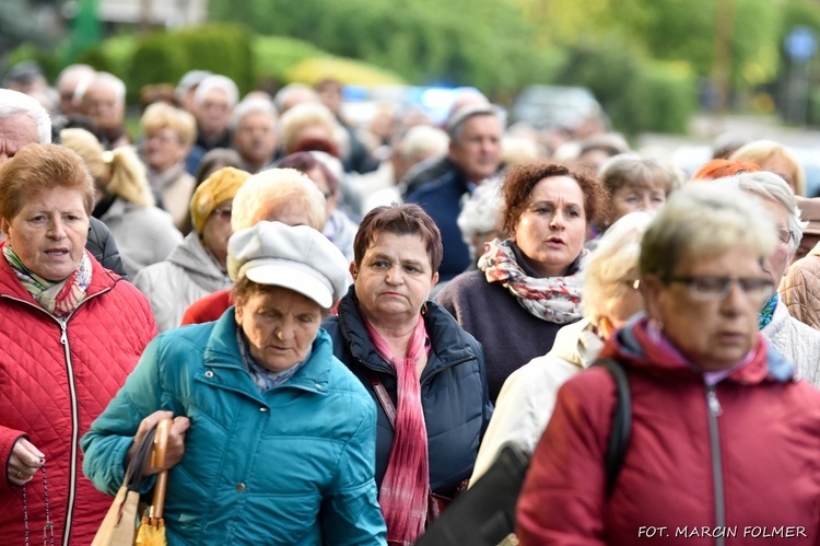 Procesja ku czci Matki Bożej Fatimskiej w Miliczu 