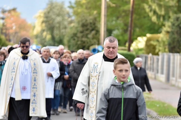 Procesja ku czci Matki Bożej Fatimskiej w Miliczu 