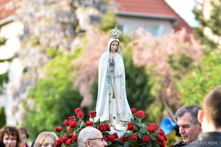 Procesja ku czci Matki Bożej Fatimskiej w Miliczu 