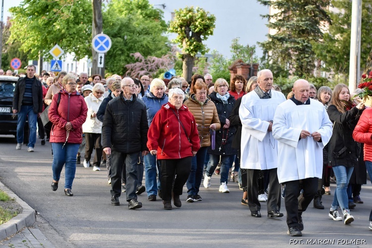 Procesja ku czci Matki Bożej Fatimskiej w Miliczu 