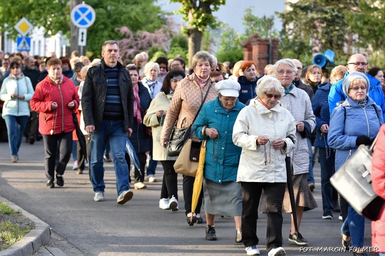 Procesja ku czci Matki Bożej Fatimskiej w Miliczu 