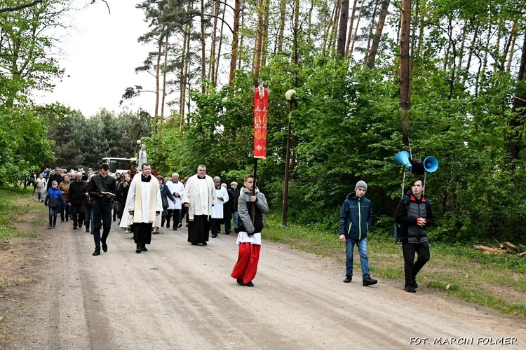 Procesja ku czci Matki Bożej Fatimskiej w Miliczu 