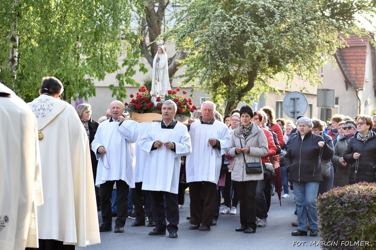 Procesja ku czci Matki Bożej Fatimskiej w Miliczu 