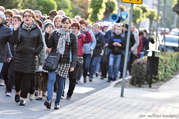 Procesja ku czci Matki Bożej Fatimskiej w Miliczu 