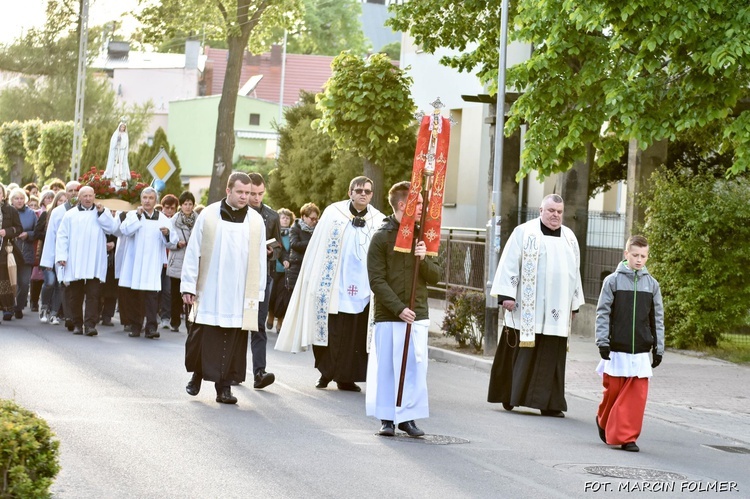 Procesja ku czci Matki Bożej Fatimskiej w Miliczu 