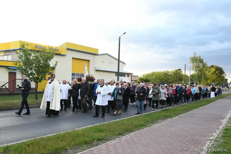 Procesja ku czci Matki Bożej Fatimskiej w Miliczu 