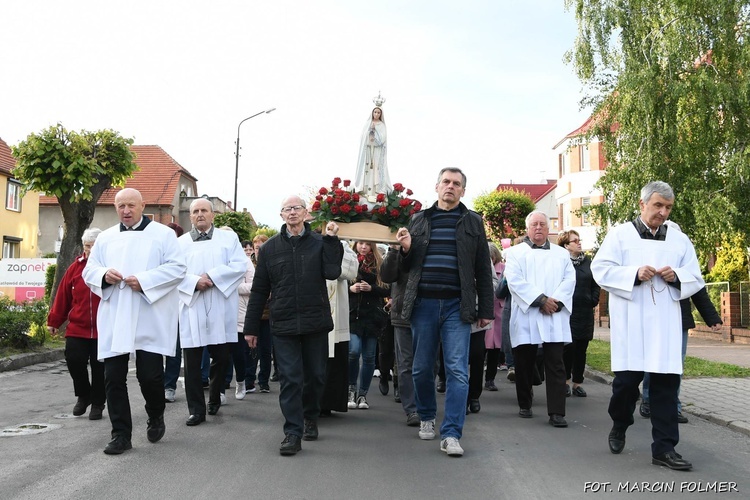 Procesja ku czci Matki Bożej Fatimskiej w Miliczu 