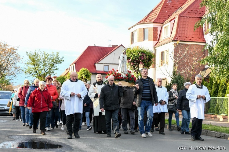 Procesja ku czci Matki Bożej Fatimskiej w Miliczu 