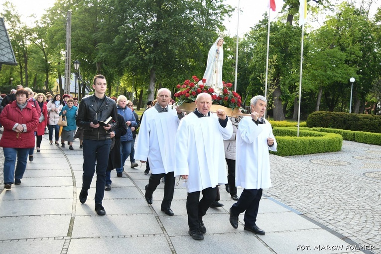 Procesja ku czci Matki Bożej Fatimskiej w Miliczu 