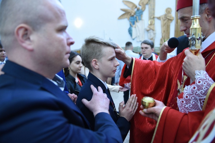 Bierzmowanie w Łękach Górnych