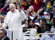 Franciszek do Polaków: Odmawiajcie różaniec i proście o nawrócenie