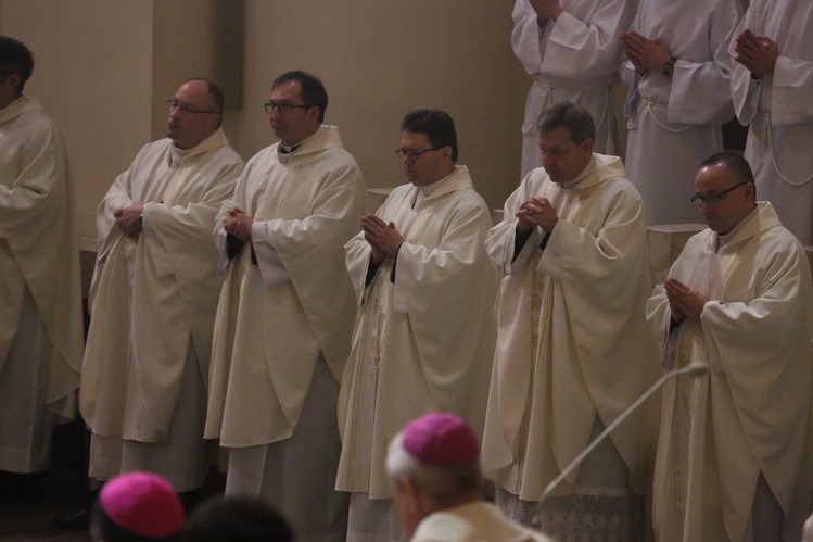 Eucharystia w intencji bp. Adama Wodarczyka i rocznika święceń 1994