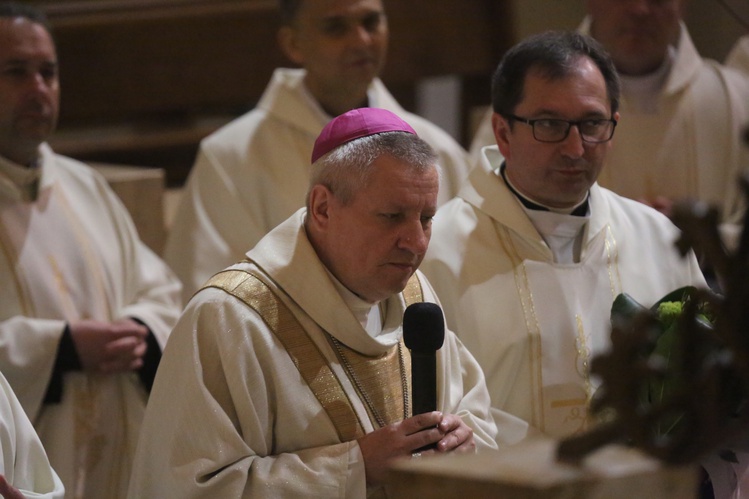 Eucharystia w intencji bp. Adama Wodarczyka i rocznika święceń 1994