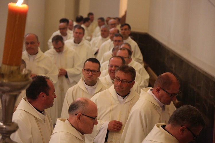 Eucharystia w intencji bp. Adama Wodarczyka i rocznika święceń 1994