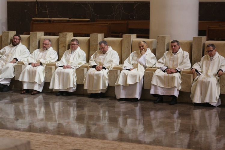 Eucharystia w intencji bp. Adama Wodarczyka i rocznika święceń 1994