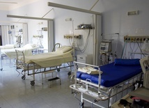 Szpitalne łóżko za darmo dla rodziców opiekujących się chorym dzieckiem