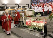 Generał jezuitów u grobu św. Andrzeja Boboli. "Krew męczenników jest najmocniejszym słowem"