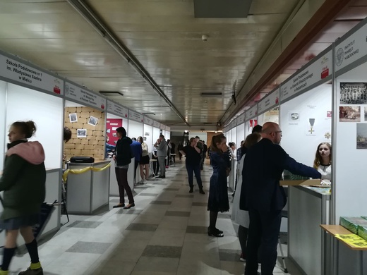 Katowice: gala finałowa X edycji projektu edukacyjnego Kamienie Pamięci - "Harcerze Niepodległej"