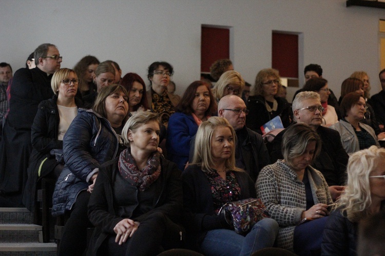 Sympozjum naukowe "Bóg obecny i czczony w Rodzinach" 