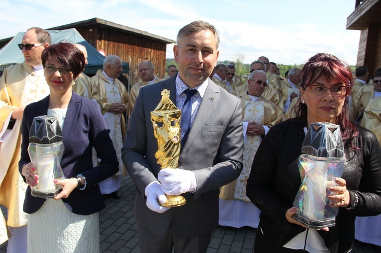 200 parafii przyjechało do Starego Sącza powitać św. Jana Pawła II