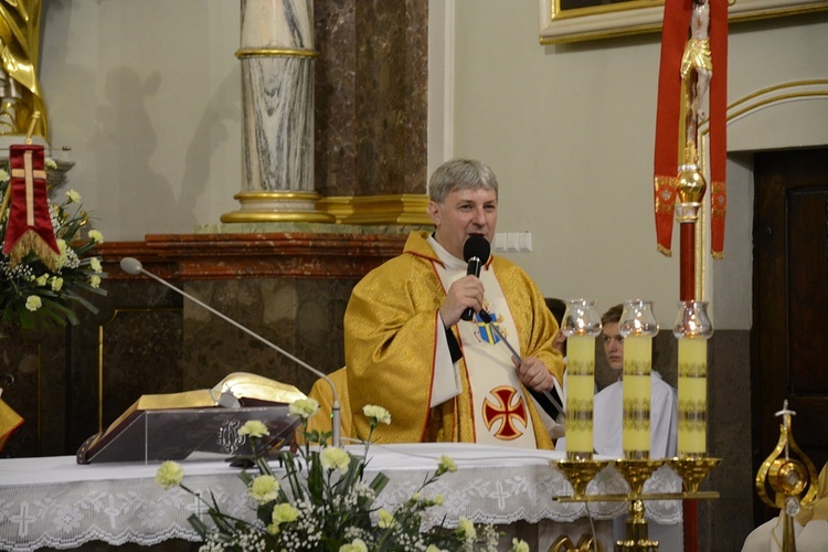 Góra św. Anny. Pielgrzymka modlących się za księży