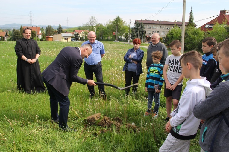 Rozpoczęcie budowy nowego kościoła w Nowym Sączu