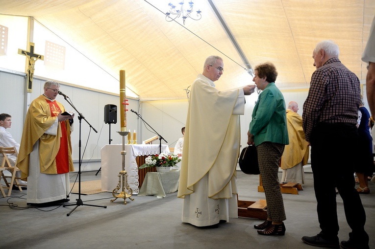 Opole. Pierwsza Eucharystia w parafii św. Jana Pawła II