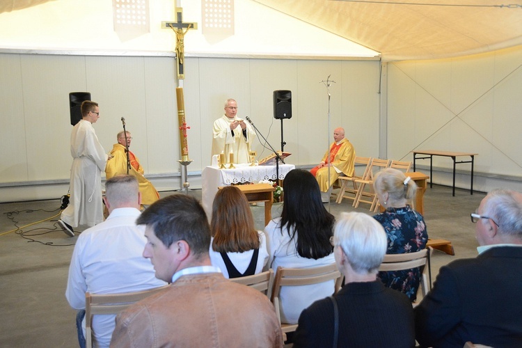 Opole. Pierwsza Eucharystia w parafii św. Jana Pawła II