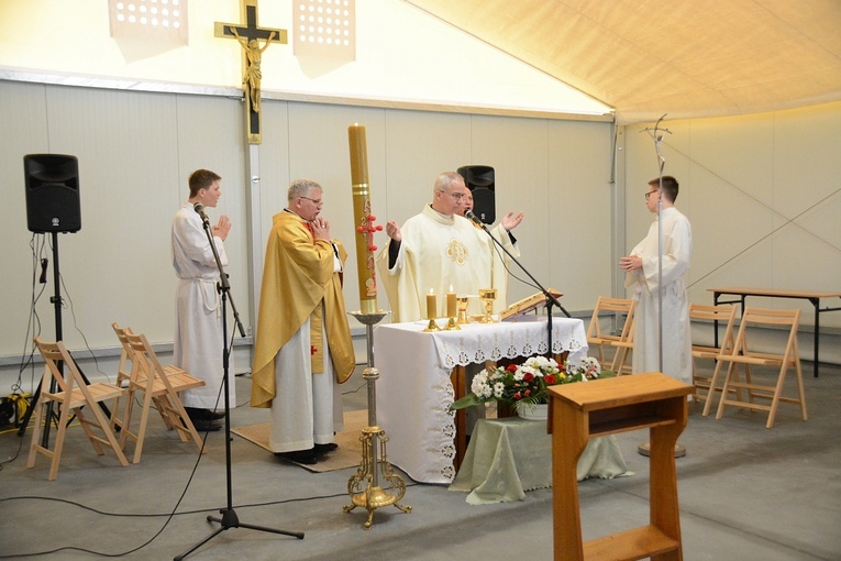Opole. Pierwsza Eucharystia w parafii św. Jana Pawła II
