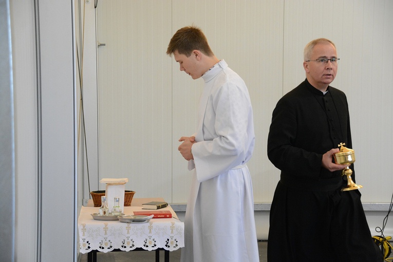 Opole. Pierwsza Eucharystia w parafii św. Jana Pawła II