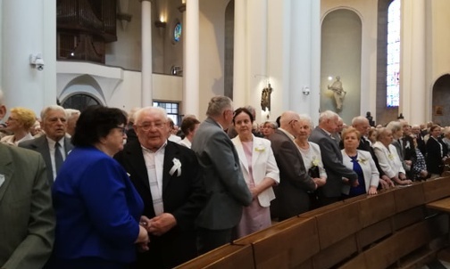 Katowice: w Katedrze Chrystusa Króla świętowano jubileusze małżeńskie [ZDJĘCIA]
