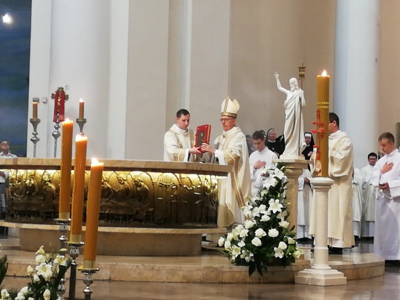 Katowice: w Katedrze Chrystusa Króla świętowano jubileusze małżeńskie