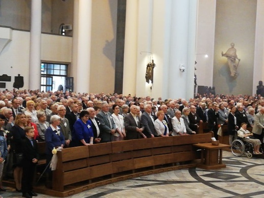 Katowice: w Katedrze Chrystusa Króla świętowano jubileusze małżeńskie