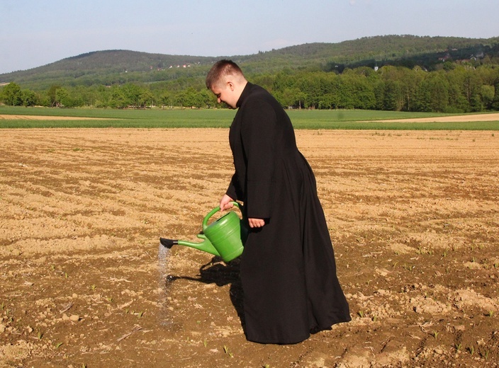 Siewcy Słowa - specjalna sesja zdjęciowa neoprezbiterów wrocławskich