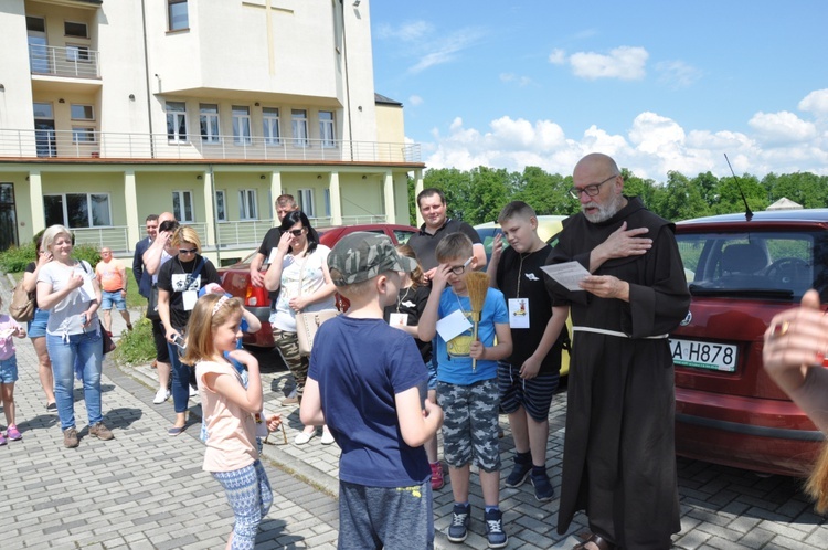 Pielgrzymka posiadaczy garbusów na Górze Świętej Anny