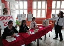 Śląskie: nastolatkowie głosują w eurowyborach w ramach akcji edukacyjnej "Młodzi głosują"