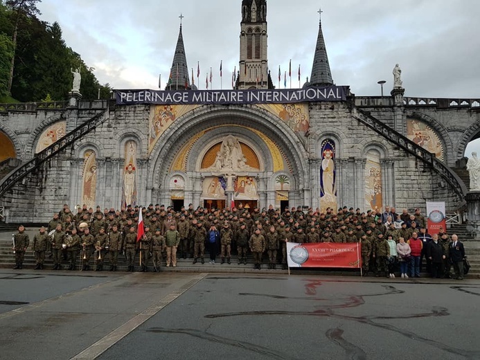 Podchorążowie AWL na 61. Międzynarodowej Pielgrzymce Wojskowej do Lourdes