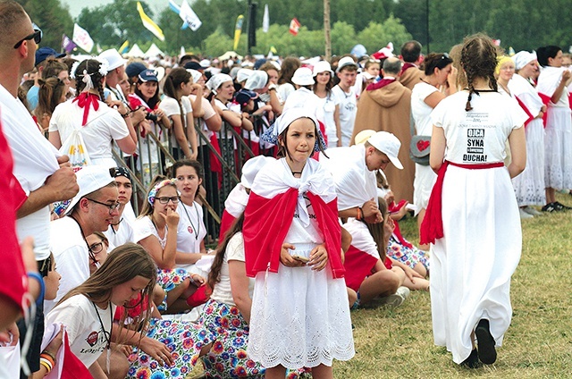 Młodzież z diecezji elbląskiej od lat uczestniczy w lednickich modlitwach.