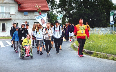 ▲	Pielgrzymi działają z całych sił, aby grupa Północ – Elbląg powróciła  na pątniczy szlak.