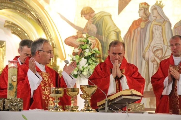 Bierzmowanie w kościele św. Heleny w Nowym Sączu