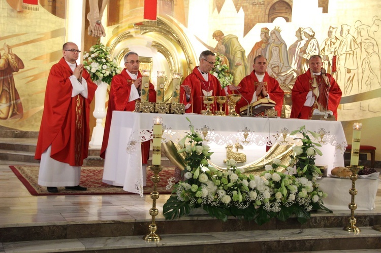 Bierzmowanie w kościele św. Heleny w Nowym Sączu