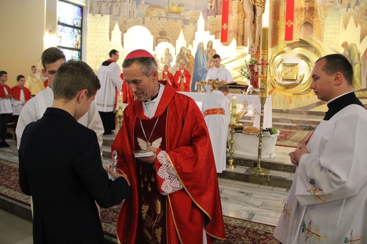 Bierzmowanie w kościele św. Heleny w Nowym Sączu