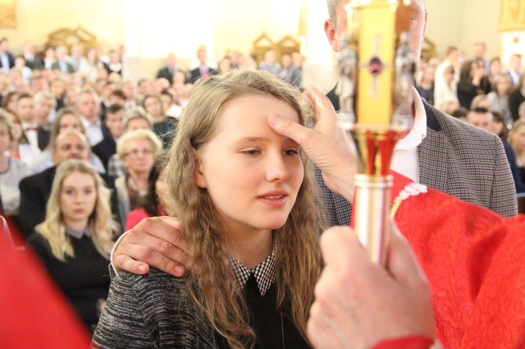 Bierzmowanie w kościele św. Heleny w Nowym Sączu