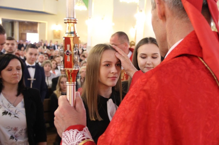 Bierzmowanie w kościele św. Heleny w Nowym Sączu