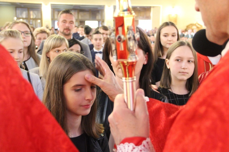 Bierzmowanie w kościele św. Heleny w Nowym Sączu